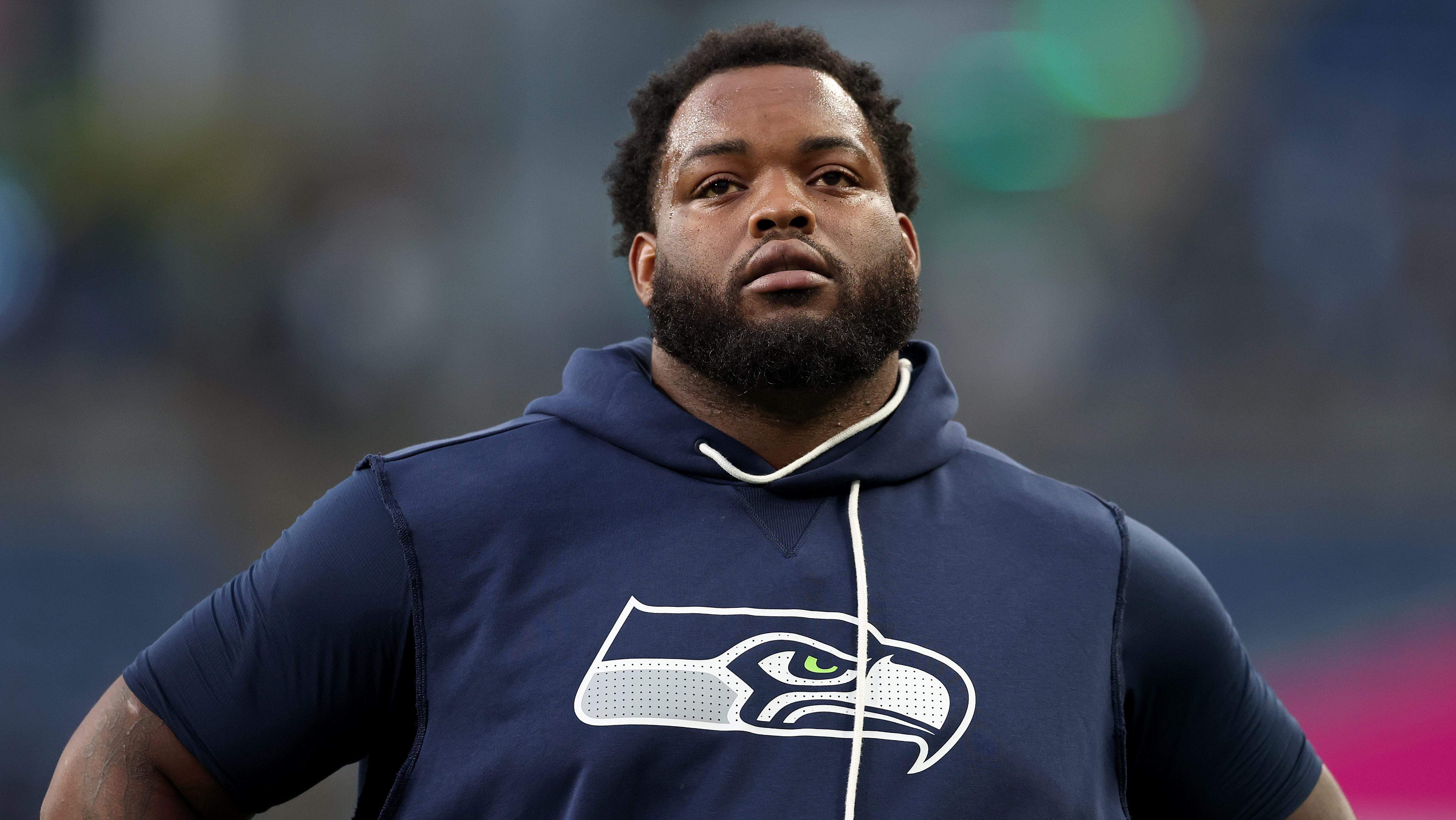 Seahawks activate starting right guard Anthony Bradford from injured reserve ahead of Chiefs matchup