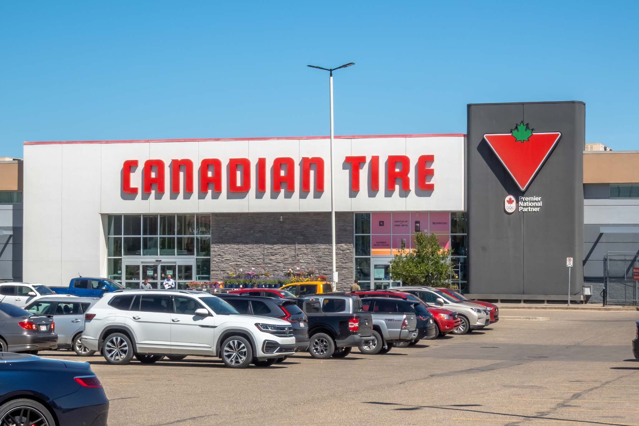 Netflix host Rutledge Wood visits Canadian Tire during Toronto trip and posts about his ‘greatest store’ find