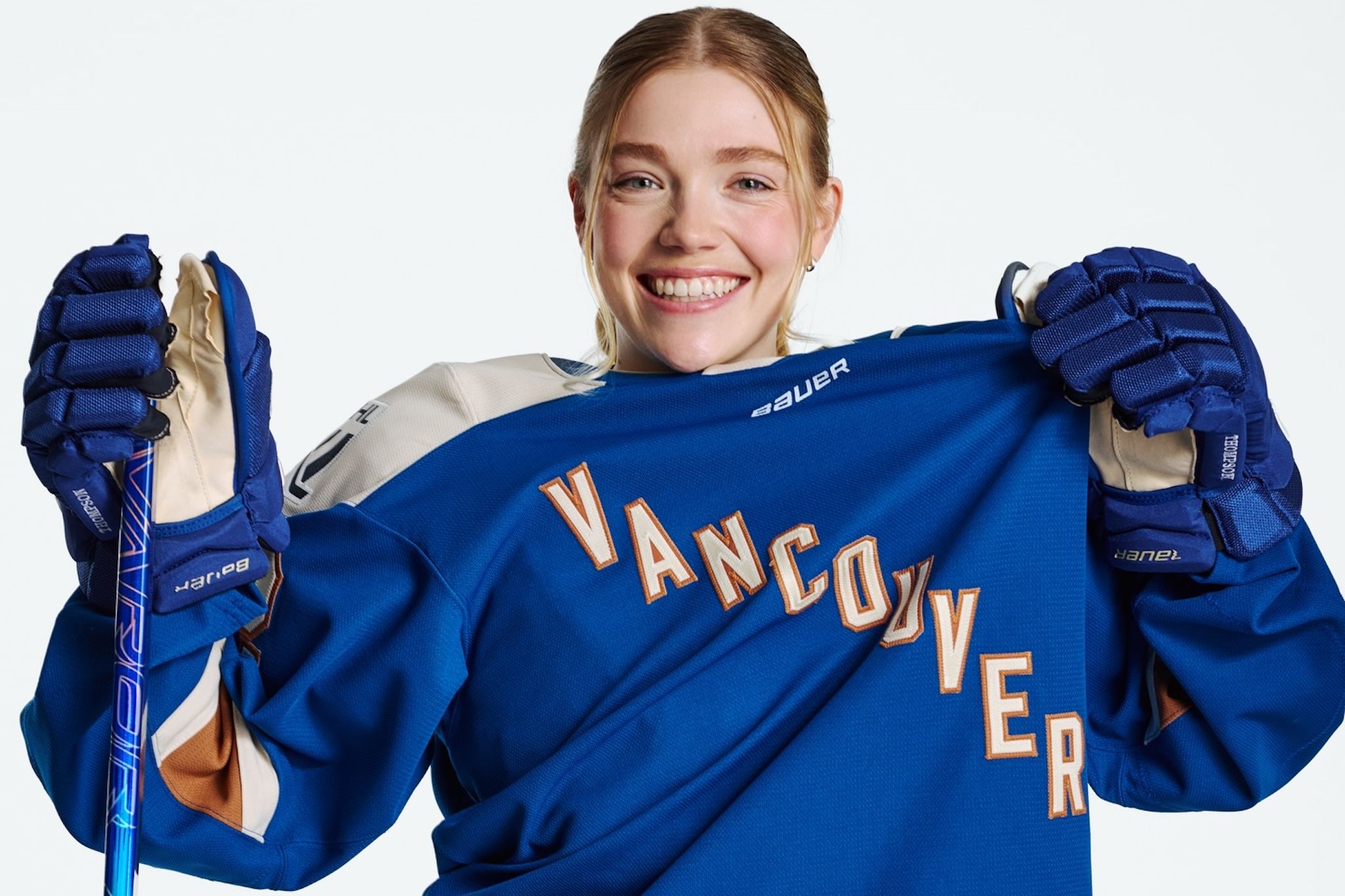 Claire Thompson retires from hockey after one season with Vancouver Goldeneyes to pursue medicine