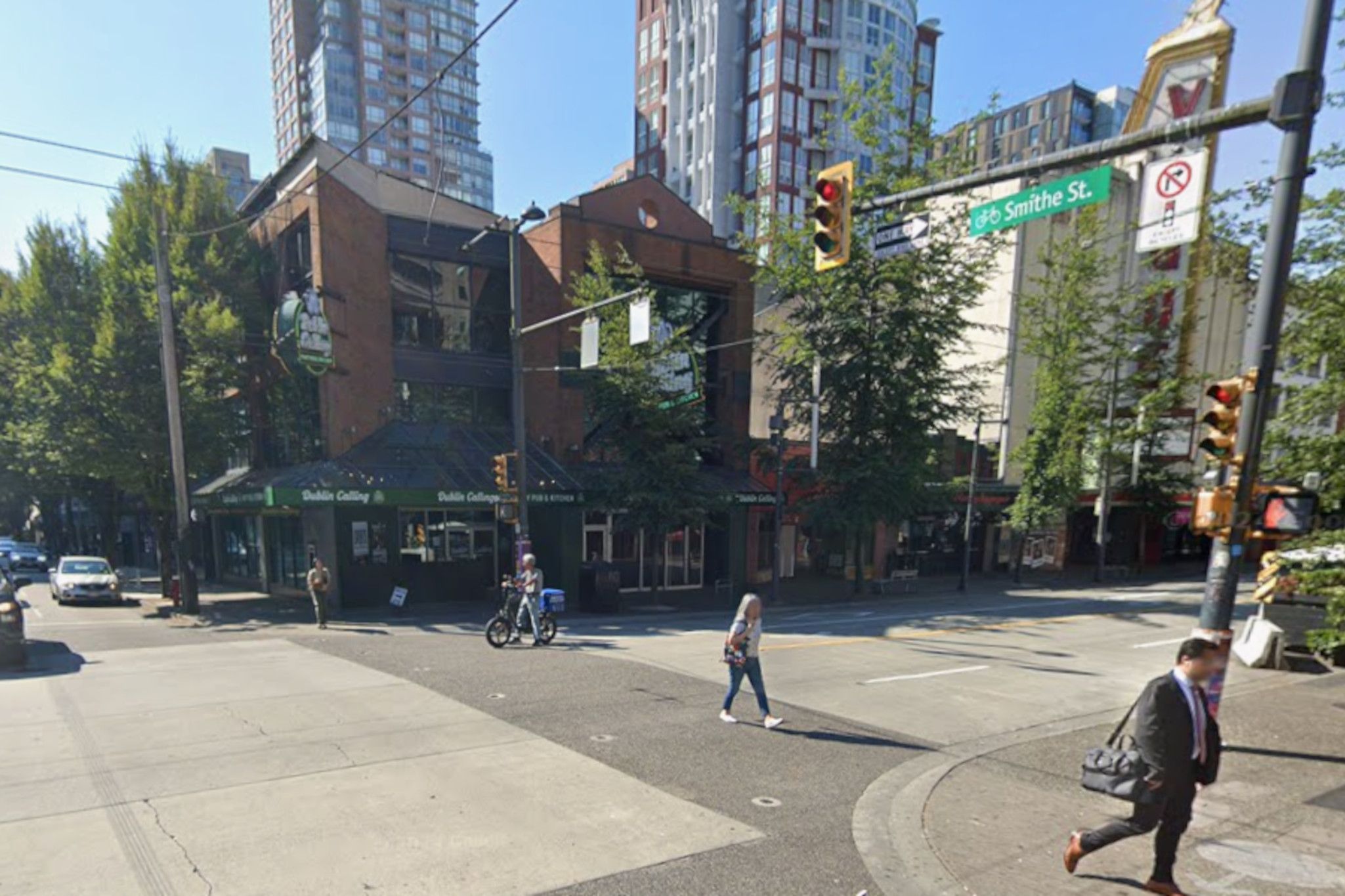 VPD charges man in downtown robbery after teen slashed on Granville St.