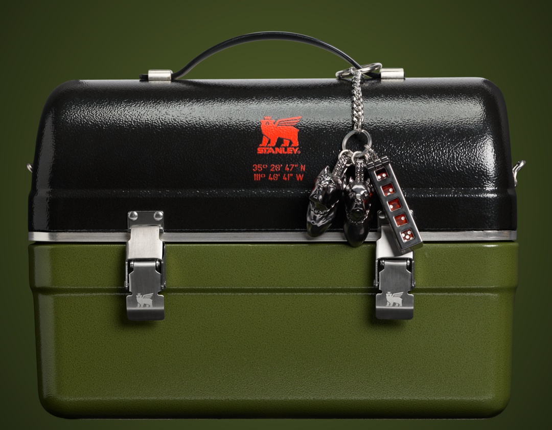 Devin Booker’s Stanley lunchbox comes with tiny versions of his dogs